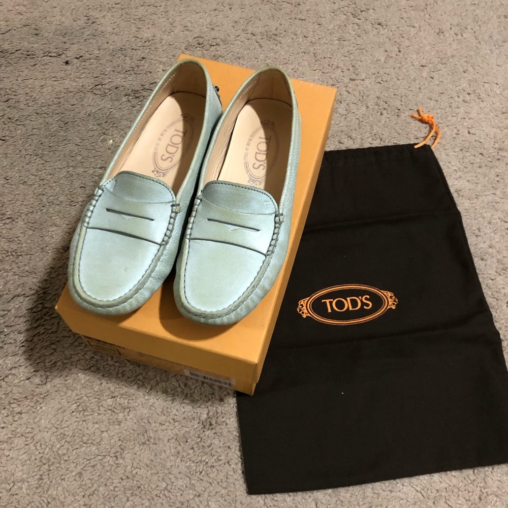 Tod's loafer 35.5 (fit us 6)